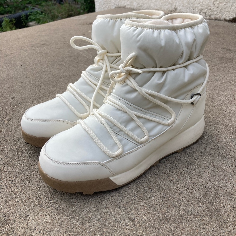 Water repellent winter boots
